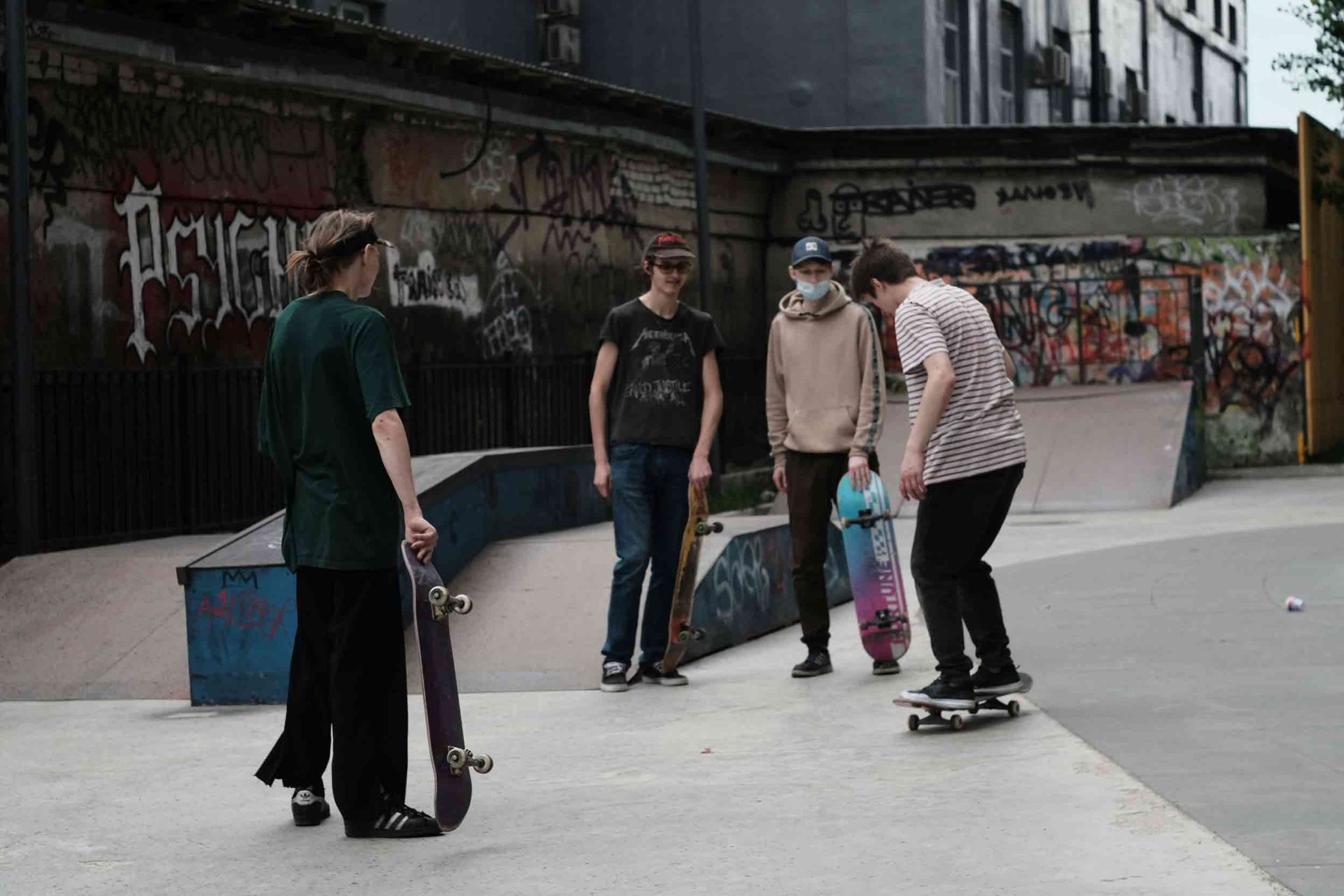 grupo de personas skaters